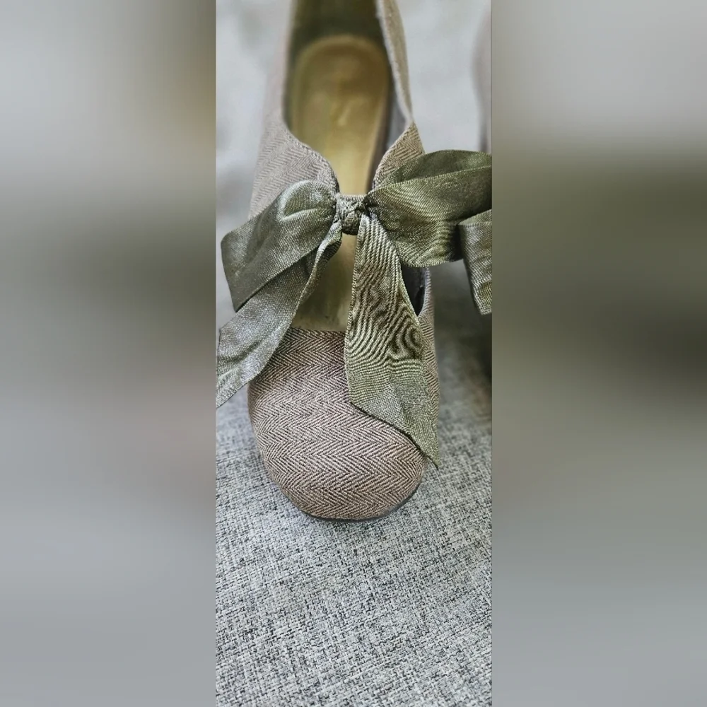 🌟 Rare Herringbone Gray Knit Pump Heels With Satin Bow🌟 - Picture 4 of 13